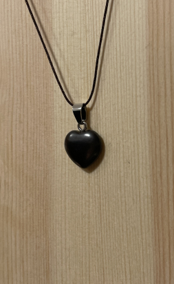 Pendentif coeur 15mm Hematite mate sur cordon