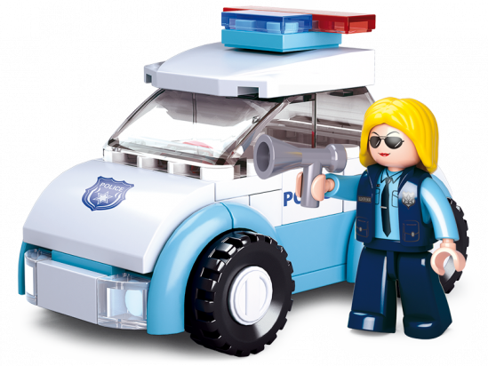 Policière avec voiture de patrouille Sluban