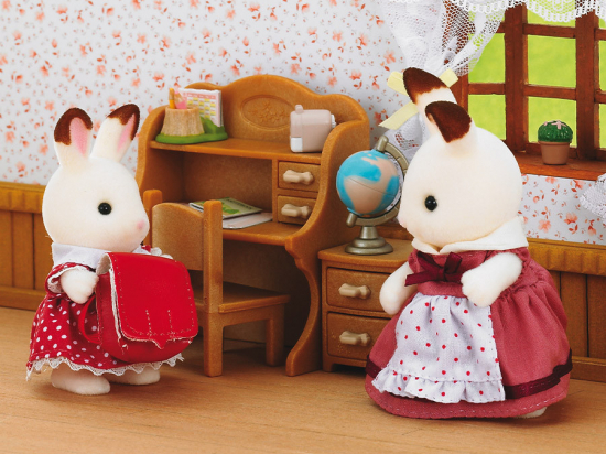 La fille Lapin Chocolat et bureau Sylvanian